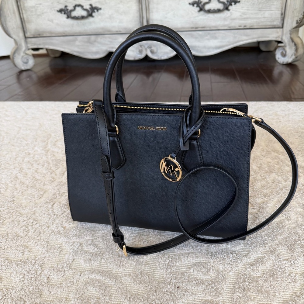 MICHAEL KORS Black Sheila Medium Satchel / BRAND NEW / Never used without tags
